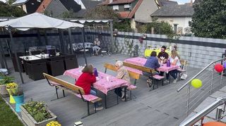 Der Garten der Einrichtung in der Schwetzinger Straße 23 bietet viel Platz zum Verweilen.