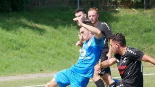 Fabrizio Huber (hier im Pokal gegen den VfB Gartenstadt) schmeißt sich in den Schussversuch des Gegners.