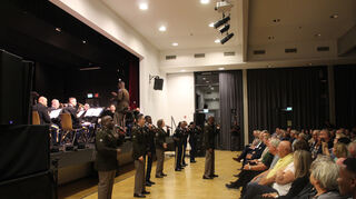 Eine Show, die das Publikum begeistert: Der U.S. Army Europe and Africa Band &amp; Chorus präsentiert in Schwetzingen eine breite Palette an Musik und Unterhaltung.