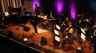 Premiere in Schwetzingen: Das Silent Explosion Orchestra tritt das erste Mal mit seinem neuen Toto-Programm auf.