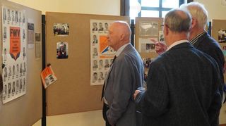 Der langjährige FWV-Gemeinderat Roland Seidel, nach dem heutzutage auch der Ratsaal benannt ist, ist bei der Veranstaltung vor Ort und lässt die Geschichte des Ortsverbands Revue passieren, die er selbst maßgeblich mitgeprägt hat.