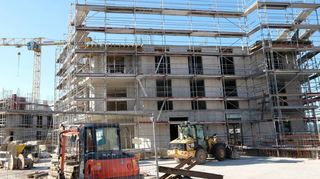 Eine Baustelle für Wohnungsbau bei Scharnhausen. Die Landesvereinigung Bauwirtschaft in Baden-Württemberg stellt im Rahmen einer Pressekonferenz ihre Halbjahresbilanz vor. +++ dpa-Bildfunk +++
