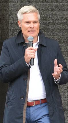 Bürgermeister Steffan bei der Eröffnung des „Schwetzinger Herbst“.