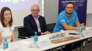 Das Podium mit Projektleiter Jens Rückert (v.l.), Kristin Dawood (Special Olympics Baden-Württemberg), OB Dr. René Pöltl und Projektleiter Markus Liu-Wallenwein.