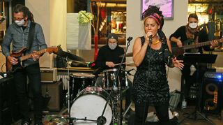 Das Foto entstand beim Kneipenjazz 2020 im „Quadrato“ – hier mit K. J. Dallaway & Friends. Im „Quadrato“ wird eine Tischreservierung empfohlen für den Abend am 21. Oktober.