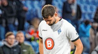 Enttäuschung in Ostwestfalen: Waldhofs Tim Sechelmann verarbeitet das bittere 1:3 bei Arminia Bielefeld.
