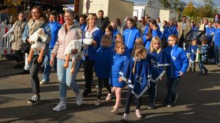 „Gans vorne mit dabei“: Die Jüngsten des PCC haben ihren Spaß beim Kerwemarsch. Und auch hier sind die Gänse mit dabei wie anno dazumal.
