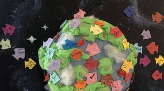 Gemeinsame Kunst: Eine Welt, an der jeder seine Wünsche heften kann.