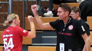 HG-Trainer Carsten Sender – hier mit Anna Filmar – glaubt, dass der nächste Gegner HC Schmiden/Oeffingen schwer zu schlagen sein wird.