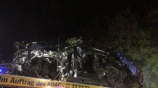 Der Wagen der Verunglückten war völlig zerstört.