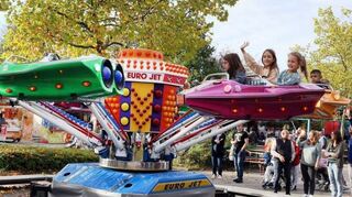 Die Fahrgeschäfte erfreuen sich bei Kindern immer großer Beliebtheit, wie unsere Aufnahme aus dem vergangenen Jahr demonstriert.