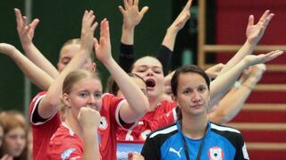Zwischen Jubel und Frust: Trainerin Franziska Steil (r.) weist mit den Kurpfalz Bären nach zwei Siegen zu Saisonbeginn mittlerweile eine 2:2-Bilanz auf.