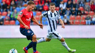 Nicht nebenherlaufen, sondern das eigene Spiel durchsetzen. Beim 0:0 in Unterhaching – hier Sandhausens Jonas Weik gegen Simon Skarlatidis – klappte es zumindest in der Defensive. Nun empfängt der SVS in Liga drei den SV Verl.