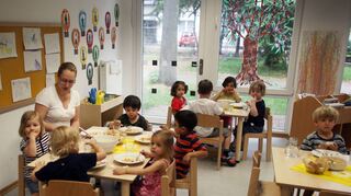 Die Rückübertragung der Trägerschaft der städtischen Kindertagesstätten – hier ein Symbolbild – hält der Rat in Atem.