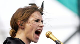 epaselect epa05025897 Singer Nina Persson of the Swedish pop group The Cardigans performs on stage during the Primavera Fauna 2015 Music Festival in Santiago de Chile, Chile, 14 November 2015. Morrisey, The Cardigans, and Empire of the Sun are the main band programmed at the festival. EPA/SEBASTIAN SILVA ++ +++ dpa-Bildfunk +++