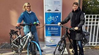 Die neue E-Bike-Ladestation am Palais Hirsch wird schon eifrig genutzt.
