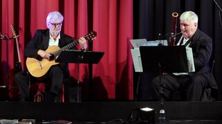 Das „Trio 3 D“ – Dörsam, Dörsam, Dörsam – trat im Central Kino in Ketsch auf: Matthias Dörsam (v. l., Klarinetten, Saxophone und Flöten), Adax Dörsam (Zupfinstrumente) und Franz-Jürgen Dörsam (Fagott).