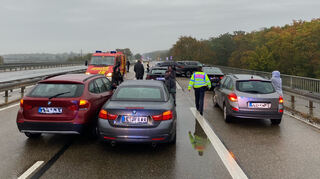 Unfall auf der B291 in Richtung Schwetzingen mit mehreren Fahrzeugen.