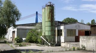 Problemobjekt: Für das ehemalige Ziegeleigelände am Herrenteich mit seiner Schad-stoffbelastung hat die Stadt aktuell keine Lösung, räumt OB Zeitler ein.