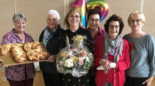 Angelika Hillengass (v. l.) und Monika Boris sagen Doris Zimmermann mit Marion Kumpf, Margot Zinser und Gaby Bachmayer Dankeschön.