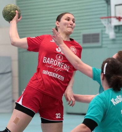 Saskia Zachert ist mit fünf Treffern in der ersten Halbzeit gegen Ottenheim kaum aufzuhalten. Am Ende steuert sie neun Tore zum Sieg der HG bei.