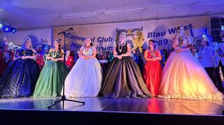 Zu Gast waren auch die Prinzessinnen des Narrenrings: Jasmin I. Luxe Altlußheim (v.l.), Julia I. Grün Weiß Oftersheim, Sandra I. KG Reilingen, Michèle I. Kollerkrotten Brühl, Angelina I. und Melanie Jasmin I. – beide von den Rohrhöfer Göggeln“.