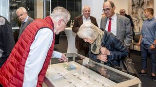 Die Vereinigte VR Bank Kur- und Rheinpfalz eröffnet die Ausstellung "Griechische Welt in Münzen".