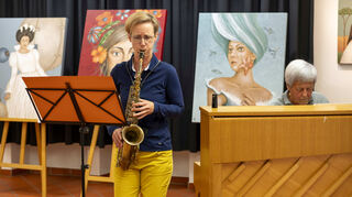 Für einen sehr stimmungsvollen musikalischen Rahmen der Ausstellung sorgten die Saxophonistin Ellen Eichele und Karl-Heinz Steidel am Klavier.