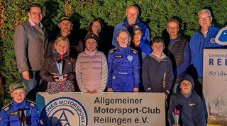 Empfang für die erfolgreichen AMC-Fahrer mit Bürgermeister Weisbrod (l.) und Sabine Petzold (Zweite von rechts).
