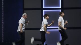 Die Kinder-Rapper Deine Freunde räumen im ausverkauften Mannheimer Rosengarten mit viel Tempo voll ab (von links): Rapper Florian Sump (einst Schlagzeuger bei der Deutschpop-Band Echt), Sänger Lukas Nimscheck (bekannt durch den "Tigerenten Club" der ARD) und Markus Pauli alias DJ exel. Pauly (Live-DJ beim Hip-Hop Trio Fettes Brot).