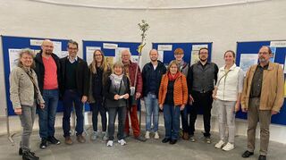 Gratulierten zum Jubiläum (v.l.): Siegrid Schüller, Thomas Burger, Dr. Andre Baumann, Patrick Alberti, Ulrike Auffarth, Bernd Schmid-Auffarth, Felix Felbel, Regina Czechanowski, Dr. Susanne Hierschbiel, Sascha Munz, Viviane Reize und Stefan Klein.