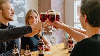 Der Kurpfalzbräu Eisbock. Die winterliche Starkbierspezialität schmeckt gemeinsam natürlich besonders gut.