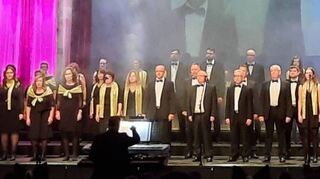 Im Dezember ist Dirigent Özer Dogan mit seinen Chören vom Hockenheimer AGV Belcanto und dem Reilinger „Sing2gether“ zu Gast in der evangelischen Kirche Neulußheim.