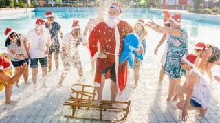 Warum soll nicht auch der Weihnachtsmann Wasserspaß haben? Im Aquadrom ist das möglich.