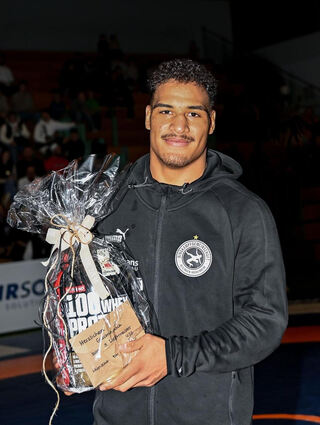 Ringer Joshua Morodion ist zu Recht stolz auf den Bronzemedaillengewinn.