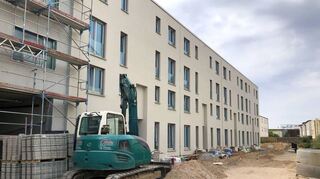 Eine Aufnahme der „Schwetzinger Höfe“ im Sommer – hier Haus B. Günstiger Wohnraum wird hier rar sein, so die SPD.