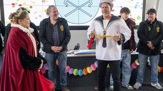 OB Marcus Zeitler ahnt die erfolglose Verteidigung des Rathausschlüssels und gibt Prinzessin Larissa I. der Rennstadt Hockenheim aus dem Hause Ruß und Glück gutgemeinte Ratschläge für die nächste närrische Zeit mit auf den Weg.