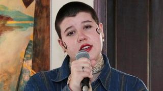 Musikalisch umrahmt wird die Festveranstaltung von Sängerin Magdalena Lammes.