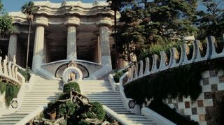 Antoni Gaudí hat in Barcelona vielerorts seine Spuren hinterlassen – der Park Güell wurde von 1900 bis 1914 von ihm im Auftrag von Eusebi Güell erschaffen und hat eine Größe von über 17 Hektar.