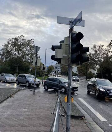 Ungeregelter Verkehr: In Speyer fehlen Ampeln an einer Kreuzung.