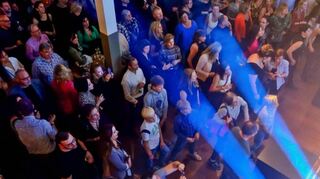 Partystimmung bei Pfitzenmeier: Da wird im Blue Tower gerade das 45-jährige Bestehen gefeiert.