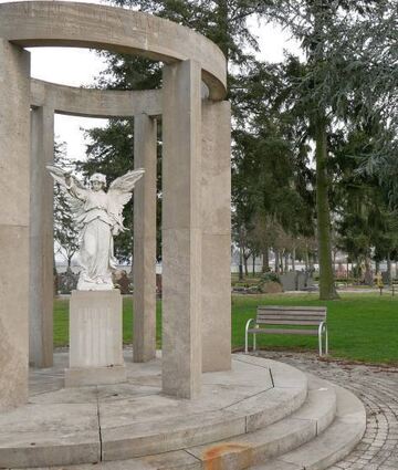 Beim Engel-Denkmal auf dem Friedhof in Neulußheim wird am Sonntag ein Kranz niedergelegt.