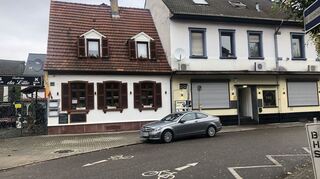 In diesen beiden Lokalen in der Herzogstraße wurde in der Nacht von Dienstag auf Mittwoch lautstark gefeiert.