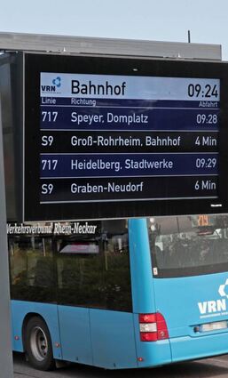 In der Gemeinde soll der ÖPNV verbessert werden. Sei es durch die digitale Anzeige am Bahnhof, sei es durch den barriere-freien Ausbau der Haltestellen, wie nun in der St.-Leoner-Straße geplant.