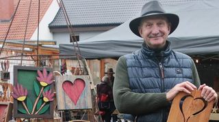 Klaus Langlotz stellt ausdrucksvolle Skulpturen aus Metall, Holz und Stein her.