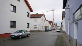 Dieser Teil der Enderlestraße bis zur Bahnhofstraße wird komplett aufgegraben und umgestaltet, inklusive ebenerdiger Gehwege, Stellplätzen und Bäumen