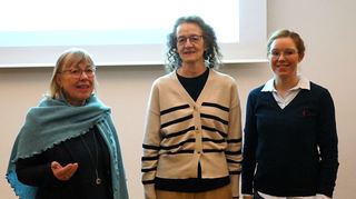 Volkshochschulleiterin Gundula Sprenger (v. l.) begrüßte zum Arzt-Patienten-Forum in Plankstadt die Fachärztinnen Dr. med. Gudrun Leidig-Bruckner und Dr. med. Johanna Zemva von der Gemeinschaftspraxis für Endokrinologie, Diabetologie und Nuklearmedizin in Heidelberg.