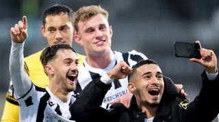 So wie Christoph Ehlich (v. l.), Torwart Daniel Klein, Felix Göttlicher und Livan Burcu nach dem 4:1 im badischen Pokal gegen Waldhof Mannheim wollen die Spieler des SV Sand-hausen auch am Samstag wieder jubeln. Die Chancen sollten nicht schlecht stehen, kommt mit Duisburg doch der Tabellenletzte an den Hardtwald.