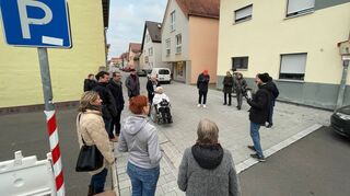 In der Ortsmitte in Plankstadt sind der neue Bodenbelag in der Schwetzinger Straße, das Parken der Autos und die Umleitungs-strecke im Falle einer Tunnelsperrung der B535 ein Thema.