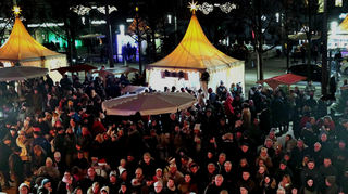 Erstes Weihnachtsmarktwochenende in Schwetzingen mit den Partnerstädten. Viele Besucher sind zur Eröffnung gekommen.